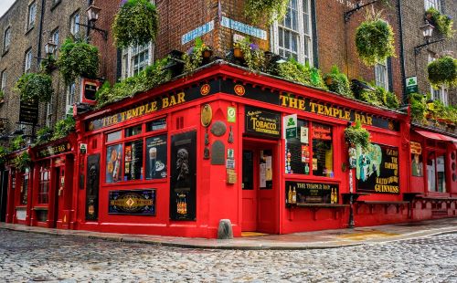 Photo of The Temple Bar Pub in Dublin, Ireland. By Leonhard Niederwimmer from Pixabay: https://pixabay.com/photos/dublin-ireland-temple-bar-pub-bar-6801635/