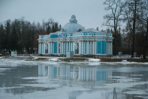 The Grotto Pavilion of Catherine former Empress of Russia by Jacqueline Macou from Pixabay. https://pixabay.com/photos/russia-saint-petersbourg-pouchkine-1927758/