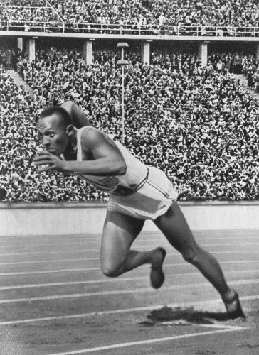 Image of Olympic champion sprinter Jesse Owens via WikiImages on Pixabay: https://pixabay.com/photos/sprinter-athletes-jesse-owens-63157/ .